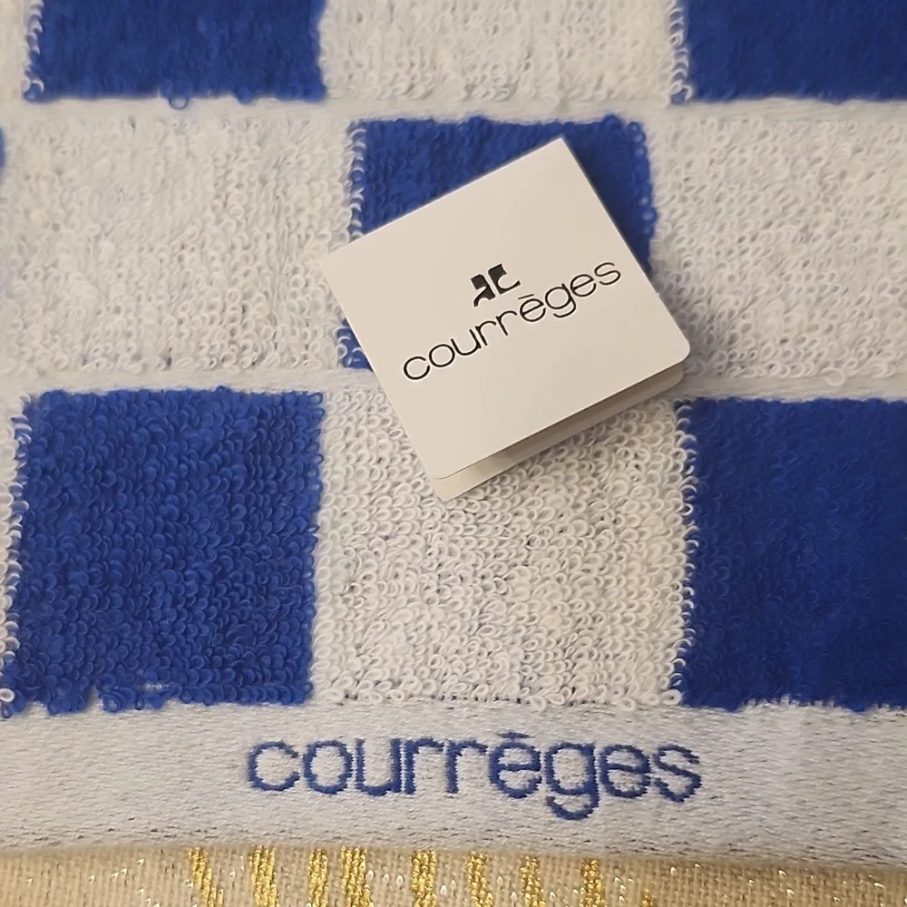 Courregs Blue and White Bath Towel Nwt Checkered